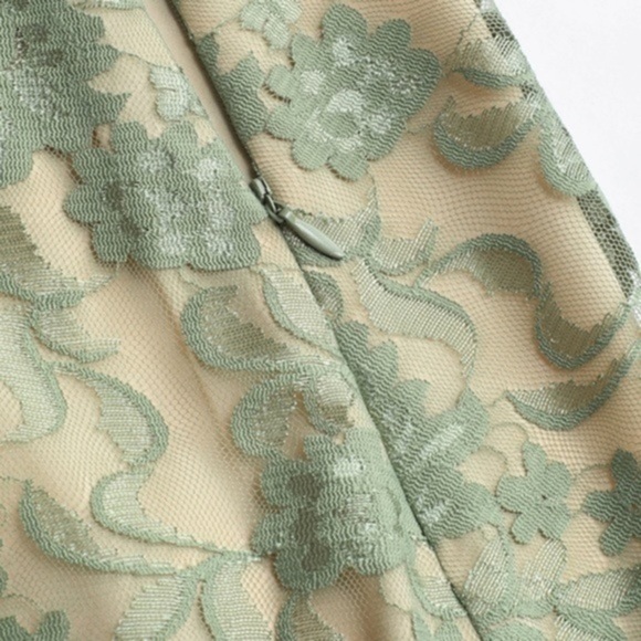 NWT Plus Lace Rutched Midi Dress - Picture 5 of 8